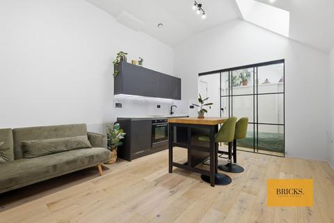 1 bedroom apartment for sale, Clifford Road, London E17