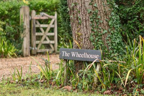 5 bedroom detached bungalow for sale, Smugglers Lane, Bosham, PO18