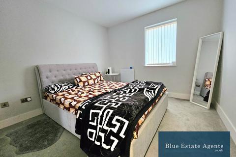 2 bedroom flat to rent, Stoke Road, Slough, SL2