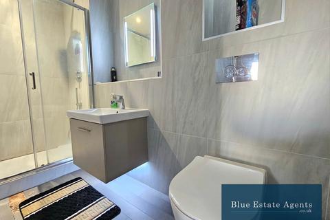 2 bedroom flat to rent, Stoke Road, Slough, SL2