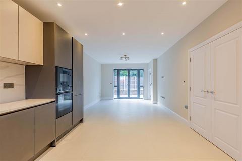2 bedroom end of terrace house for sale, North Drive, Hounslow TW3