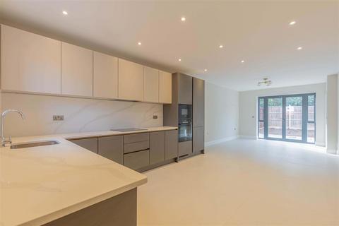 2 bedroom end of terrace house for sale, North Drive, Hounslow TW3