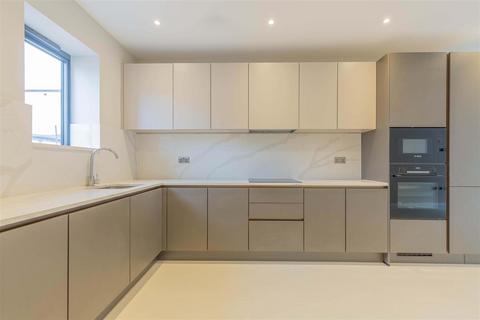 2 bedroom end of terrace house for sale, North Drive, Hounslow TW3