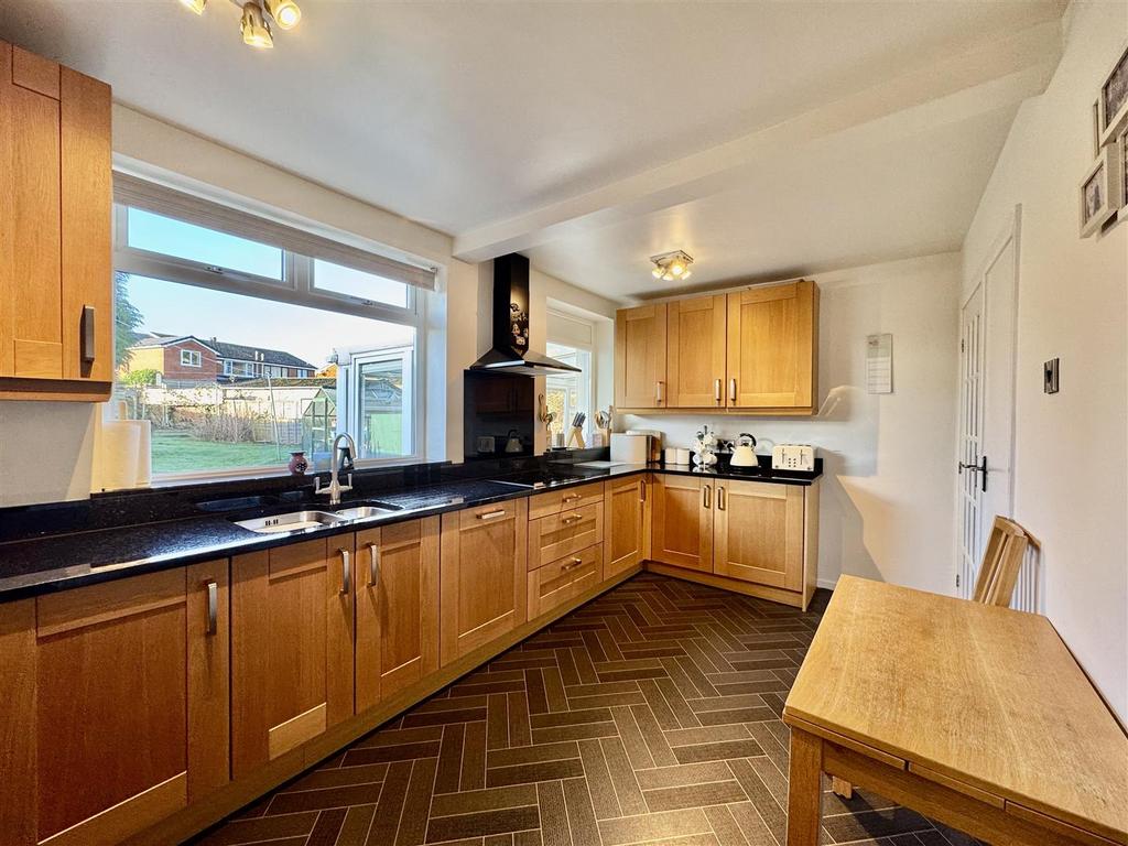 Dining kitchen