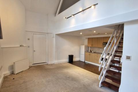 2 bedroom apartment to rent, Uplands Close, London, SE18
