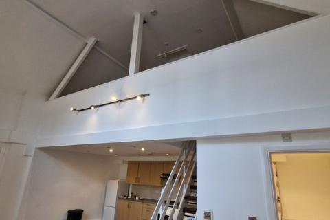 2 bedroom apartment to rent, Uplands Close, London, SE18