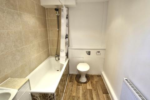 2 bedroom apartment to rent, Uplands Close, London, SE18
