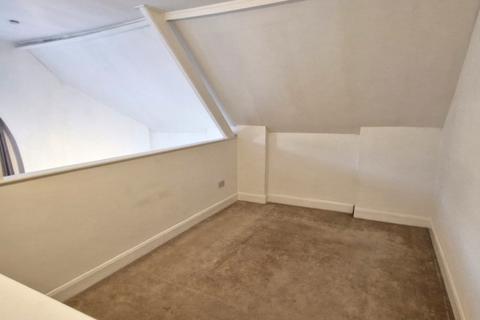2 bedroom apartment to rent, Uplands Close, London, SE18