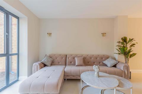 2 bedroom terraced house for sale, North Drive, Hounslow TW3