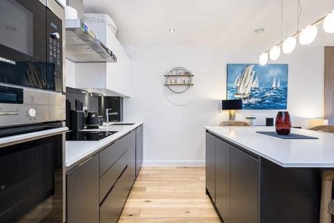 2 bedroom flat for sale, Pages Walk, London SE1