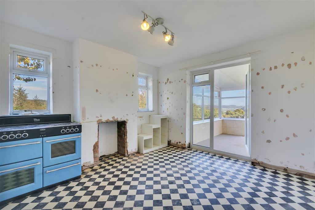 Sitting room/ second kitchen