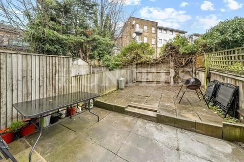 2 bedroom maisonette to rent, Copperfield Drive, London