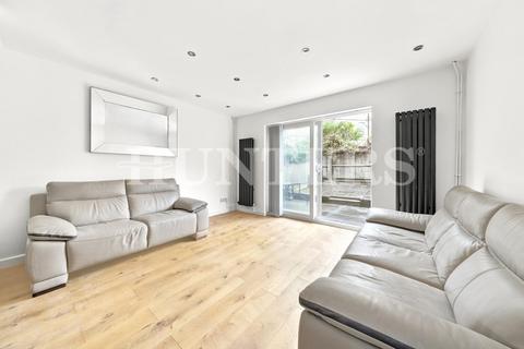 2 bedroom maisonette to rent, Copperfield Drive, London