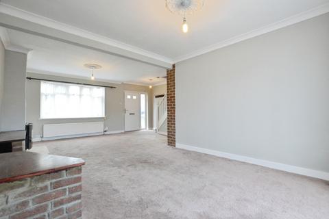 3 bedroom house to rent, Harvey Road, London Colney, AL2