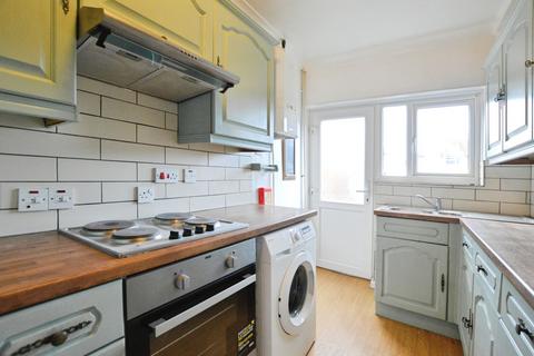 3 bedroom house to rent, Harvey Road, London Colney, AL2