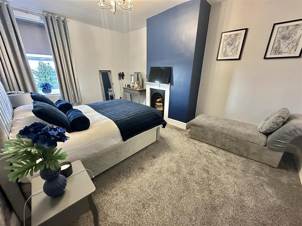 Bramleys Estate Agents - White Lee Road (11).jpg