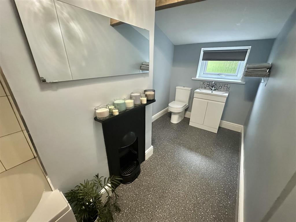 Bramleys Estate Agents - White Lee Road (8).jpg