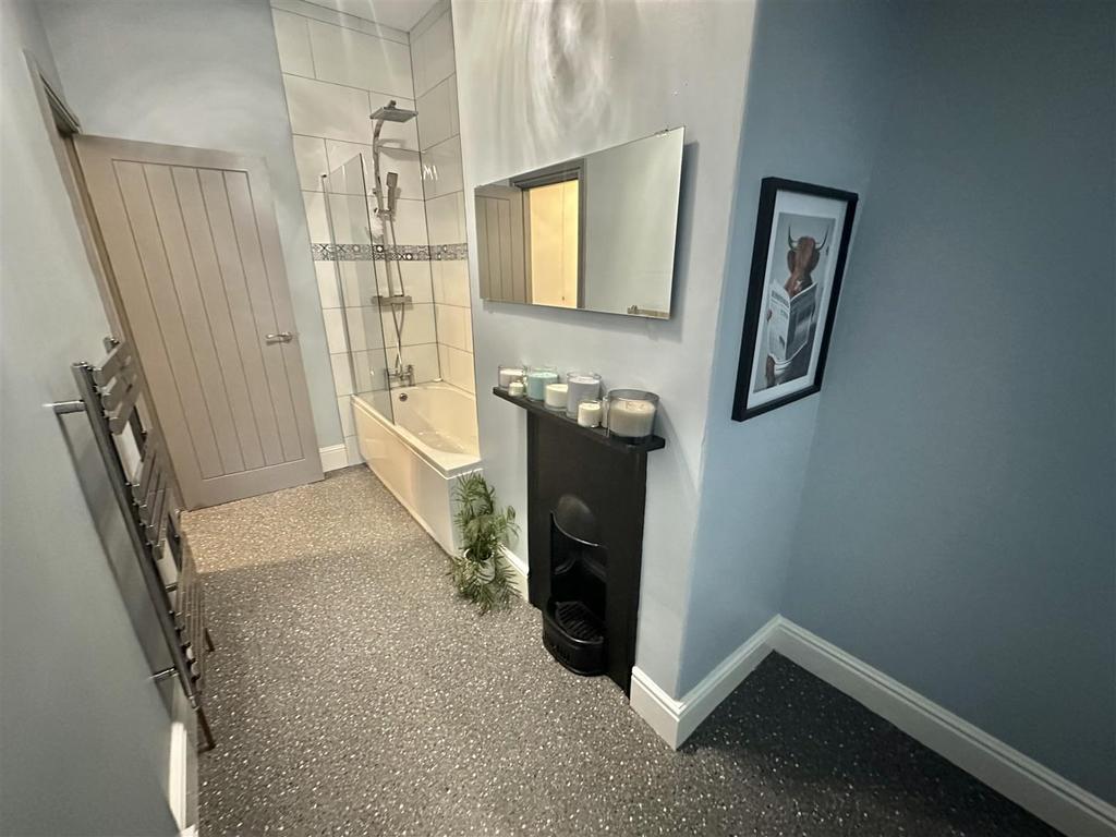 Bramleys Estate Agents - White Lee Road (10).jpg