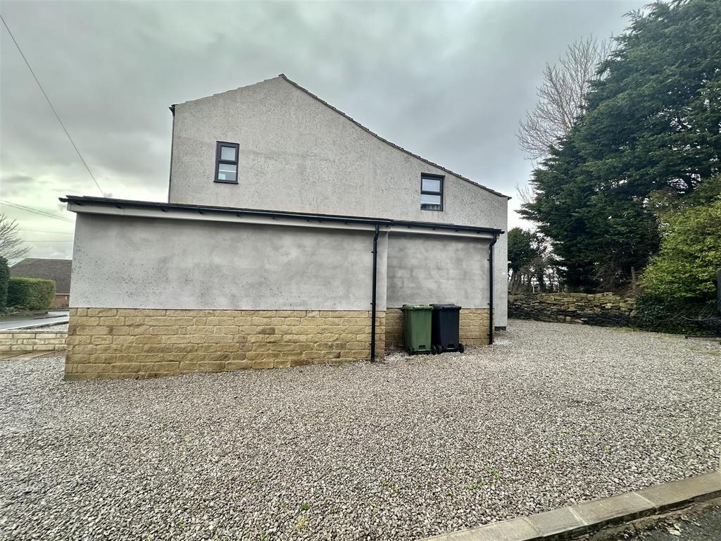 Bramleys Estate Agents - White Lee Road (24).jpg