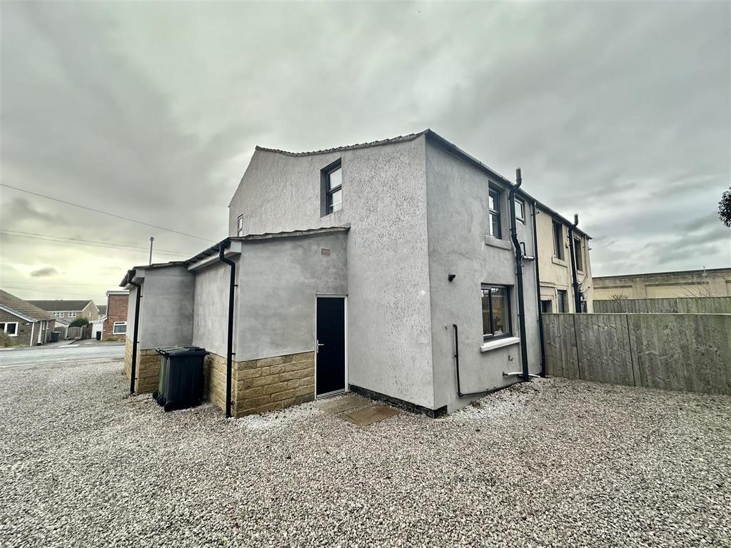 Bramleys Estate Agents - White Lee Road (22).jpg