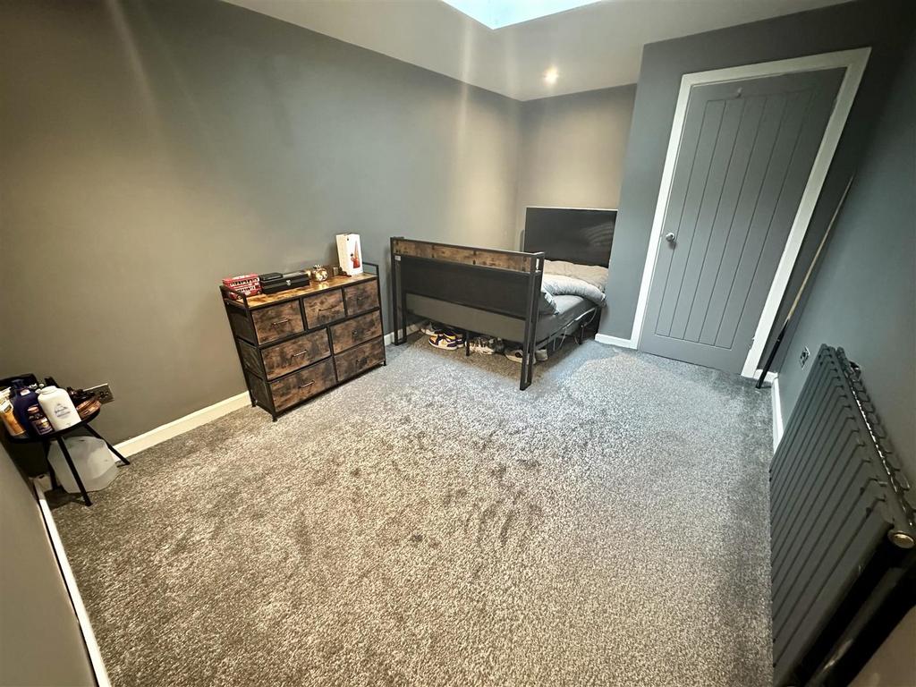 Bramleys Estate Agents - White Lee Road (17).jpg