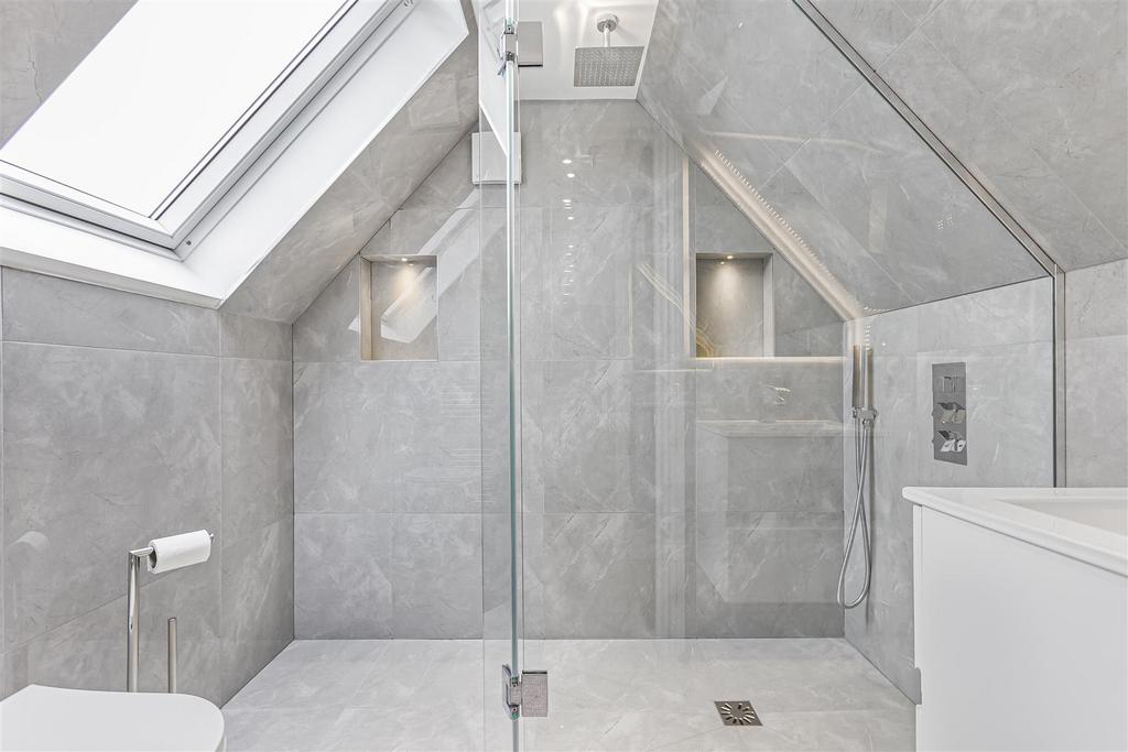 Bedroom 3 - En suite