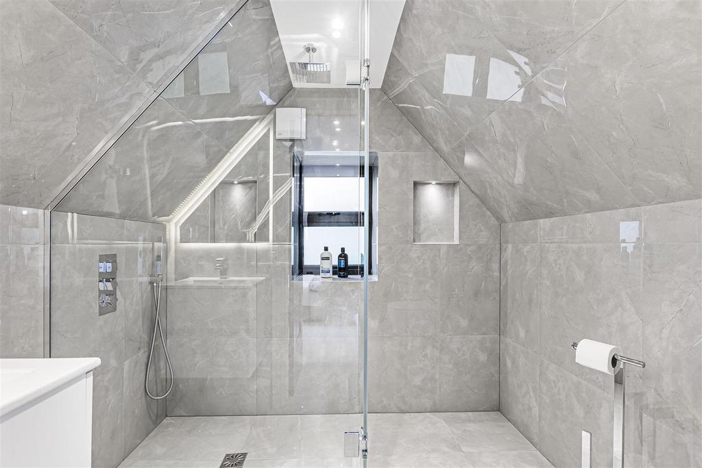 Bedroom 4 - En suite