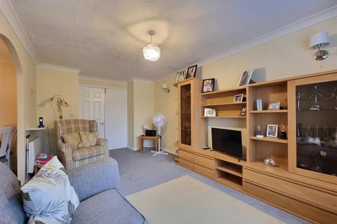 2 bedroom flat for sale, Cunningham Close, Romford