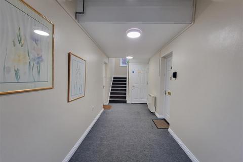 2 bedroom flat for sale, Cunningham Close, Romford
