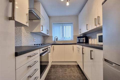 2 bedroom flat for sale, Cunningham Close, Romford