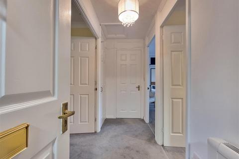 2 bedroom flat for sale, Cunningham Close, Romford