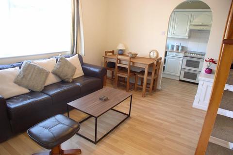 1 bedroom semi-detached house to rent, Telford Drive, Walton on Thames, Surrey