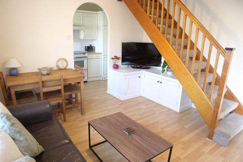 1 bedroom semi-detached house to rent, Telford Drive, Walton on Thames, Surrey