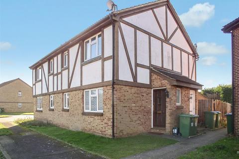1 bedroom semi-detached house to rent, Telford Drive, Walton on Thames, Surrey