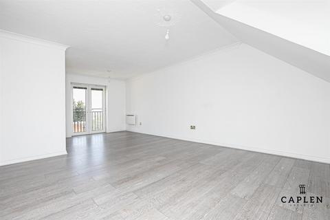 2 bedroom apartment to rent, Kings Place, Buckhurst Hill
