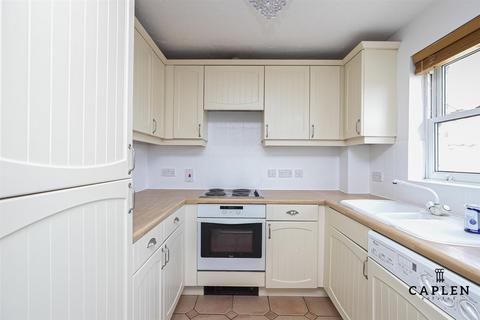 2 bedroom apartment to rent, Kings Place, Buckhurst Hill
