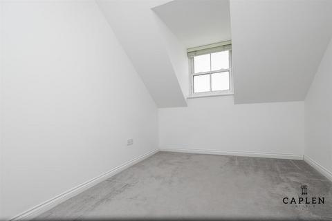 2 bedroom apartment to rent, Kings Place, Buckhurst Hill