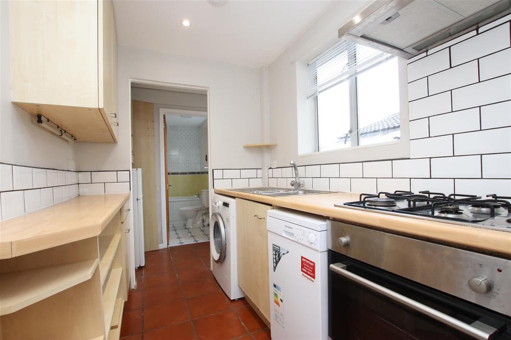 Kitchen (2).JPG