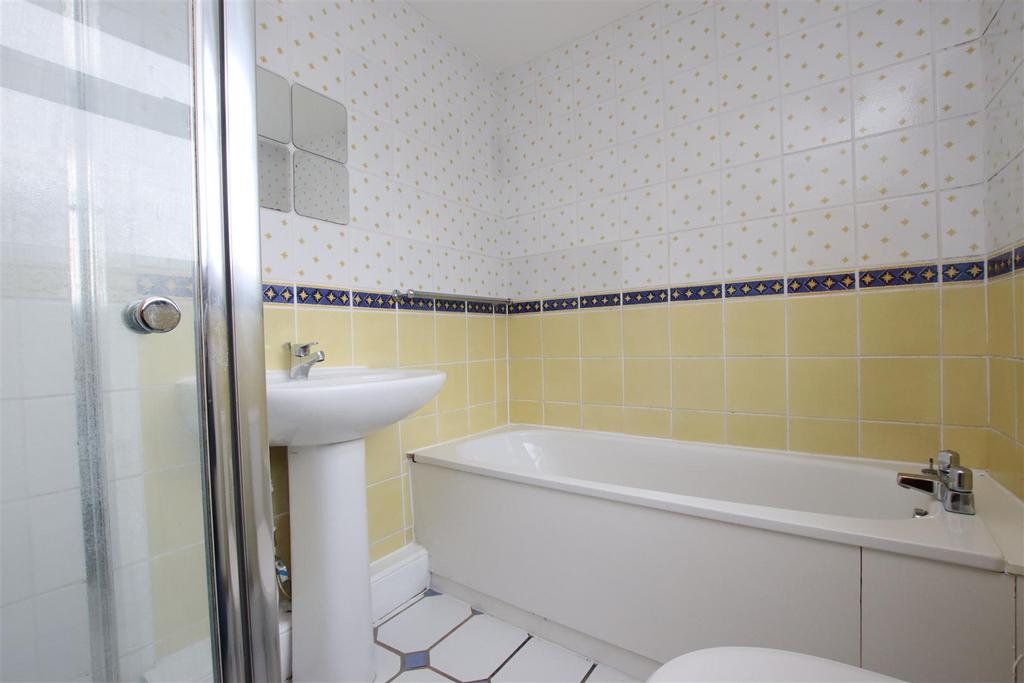 Bathroom (2).JPG