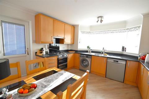 4 bedroom detached house for sale, Hogarth Way, Rochford