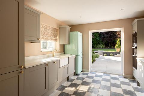 3 bedroom semi-detached house for sale, Tadworth Street, Tadworth
