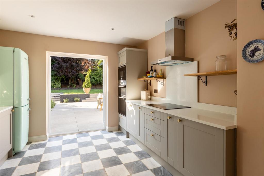 23 Tadworth Street-14.jpg