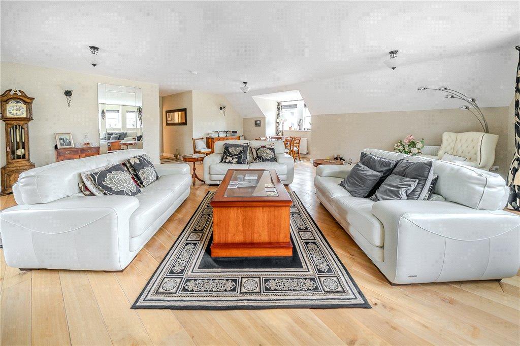 Lounge / Dining Room