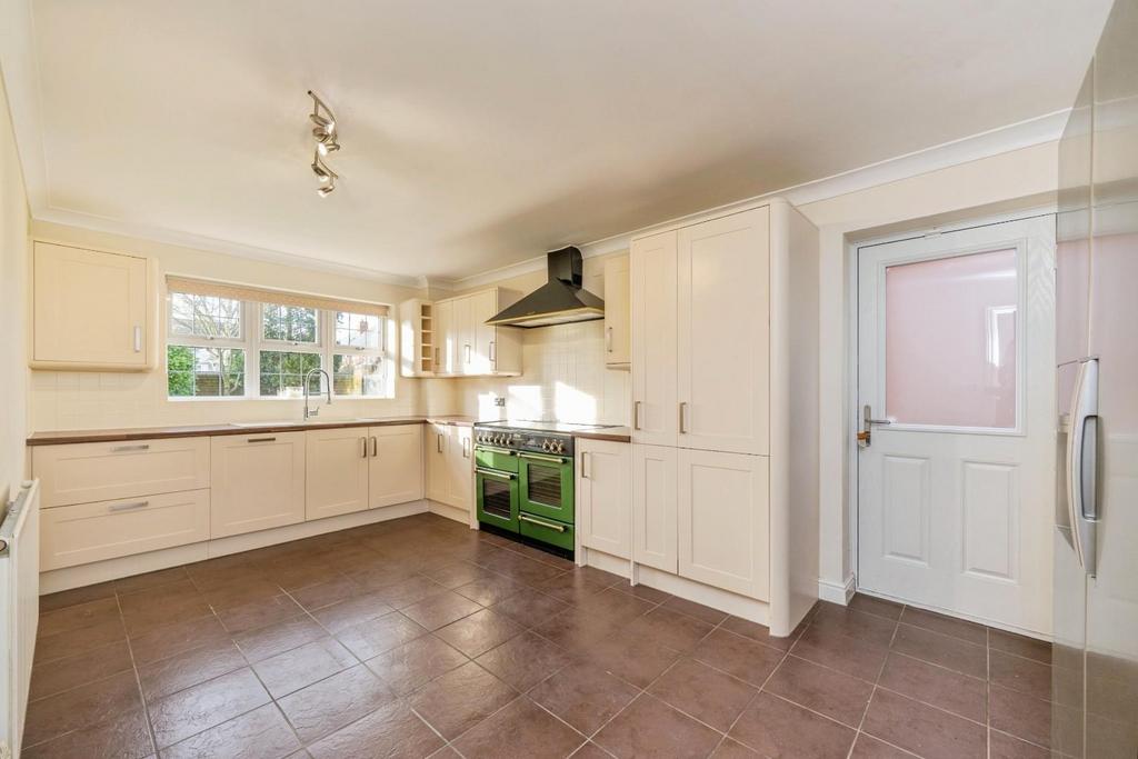 37wyndhamwoodclose-9.jpg