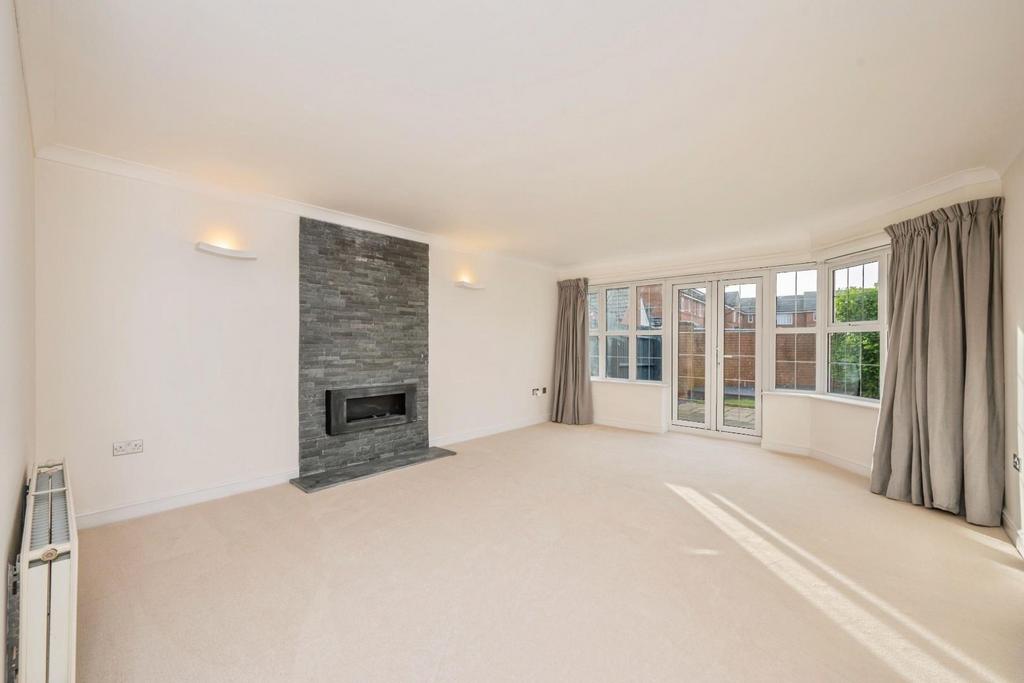 37wyndhamwoodclose-5.jpg
