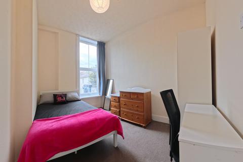 4 bedroom apartment to rent, Lewes Road, Brighton BN2