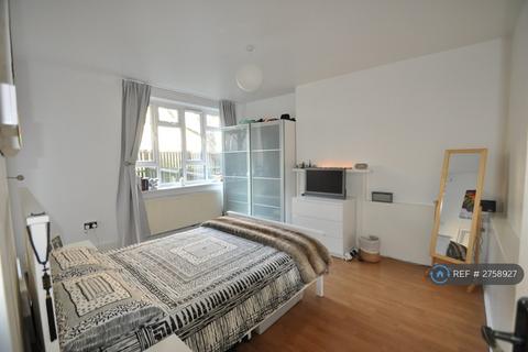 1 bedroom in a flat share to rent, Lydgate House, London, N16