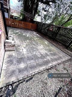 1 bedroom in a flat share to rent, Lydgate House, London, N16