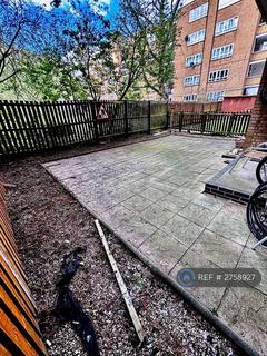 1 bedroom in a flat share to rent, Lydgate House, London, N16