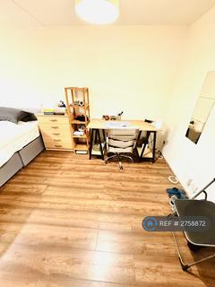 1 bedroom in a flat share to rent, Wycombe House, London, NW8